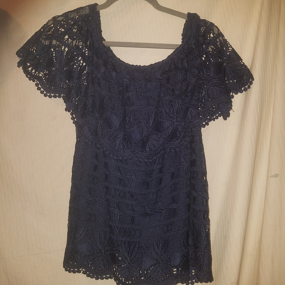 NWOT-Beautiful navy lace top
